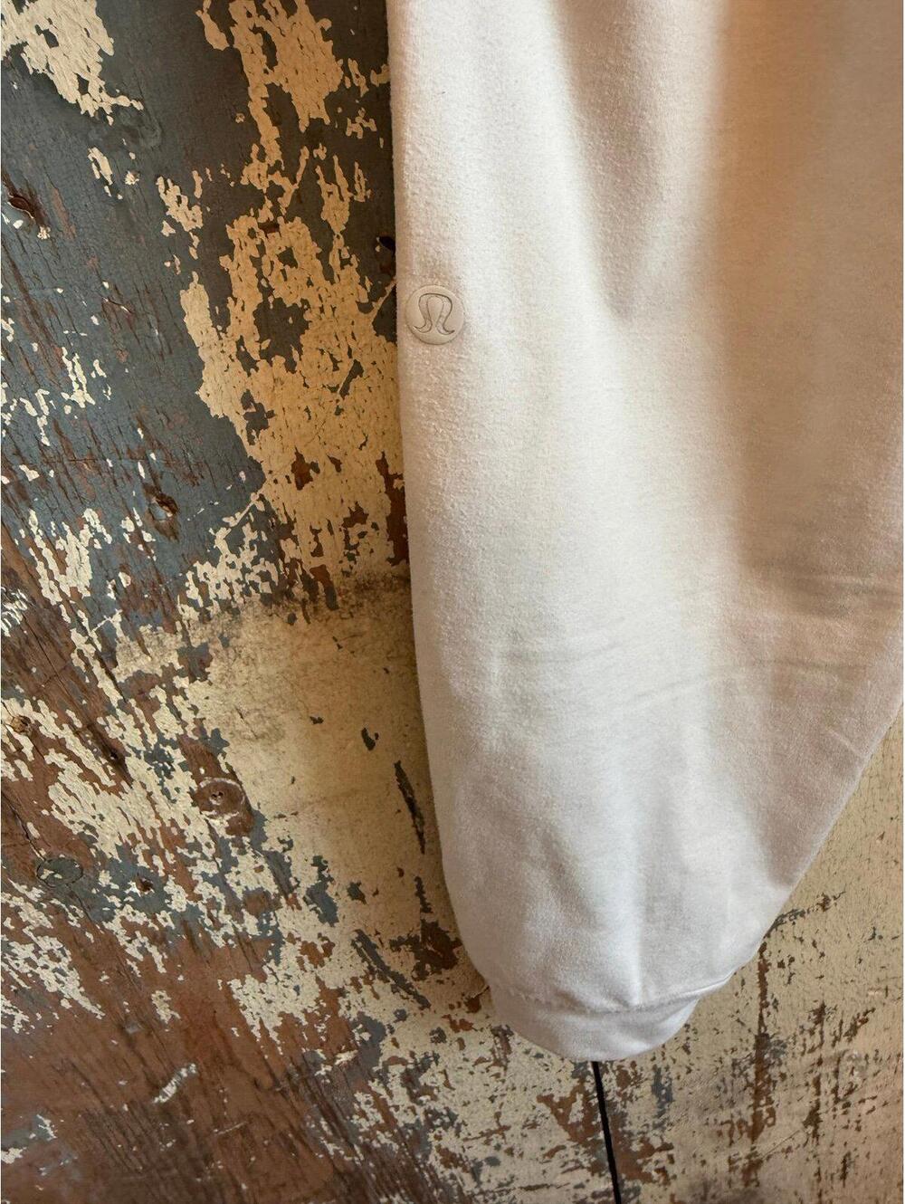 Women’s Lululemon joggers, cream, size 4 - Picture 4 of 6